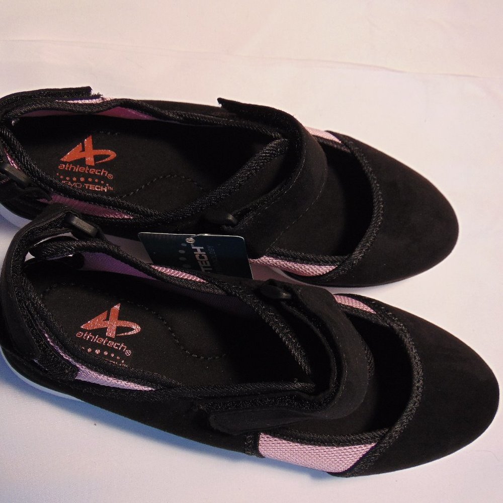 CASUAL WOMEN'S SHOES - SIZE 7M.
